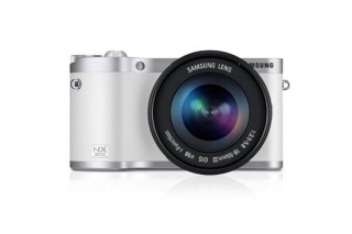 Samsung анонсировала флагманскую фотокамеру NX300