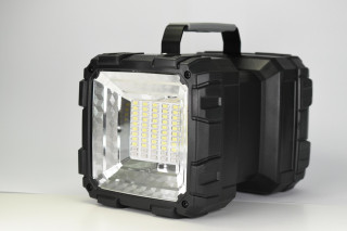 Новатек-Електро представила 10Вт ліхтар-прожектор з функцією Power Bank